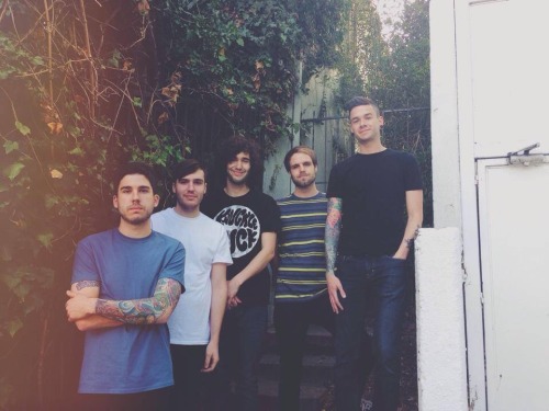 mydemisee:  righthrough:  f-aceless:  real frandz  ya   I was outside when they took this ya