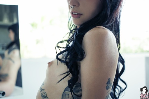 beautifulgirlsmakemesuicidal:  Discordia Suicide  