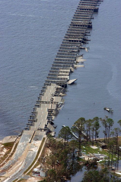 revolutionarykoolaid:   huffingtonpost:  These Are The Forgotten Images Of Hurricane Katrina When Hurricane Katrina pounded the Gulf Coast in 2005, photojournalists captured things nobody ever thought they’d see in a major U.S. city: homes submerged,