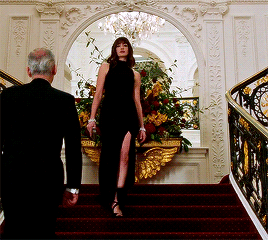 filmgifs:Anne Hathaway in The Hustle (2019) dir.Chris Addison