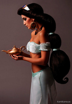 kamikame-cosplay:  Awesome Jazmin cosplay. I want to be your Aladdin!!!