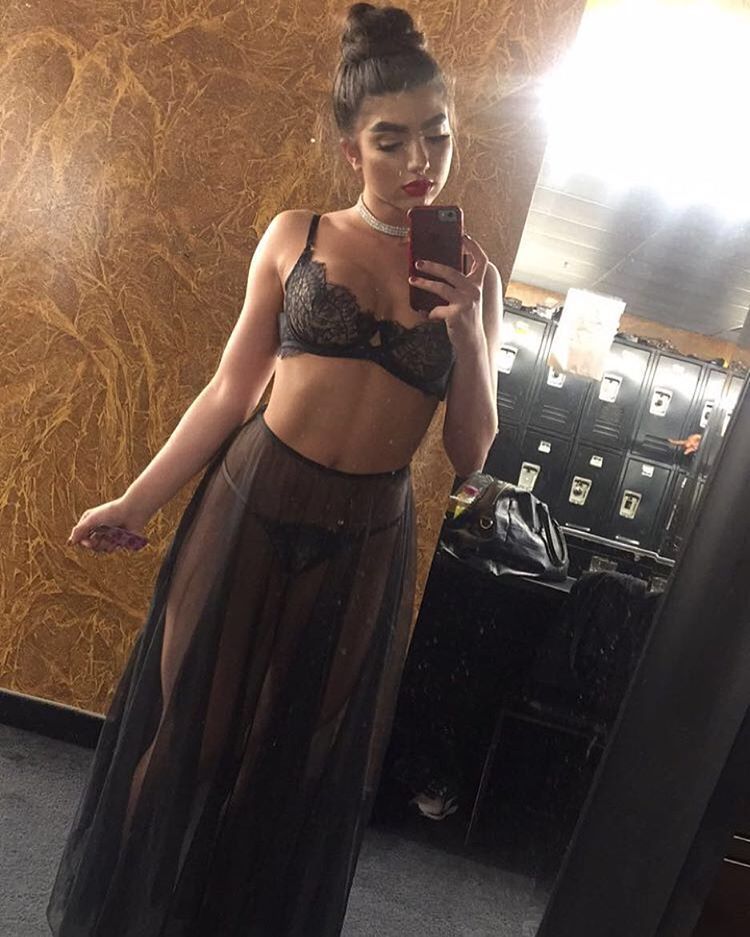 stripper-locker-room:  swoleprincesa
