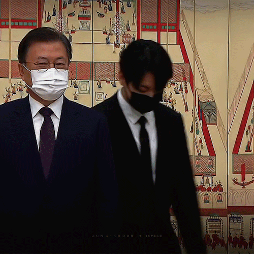 Jungkook With President Of South Korea