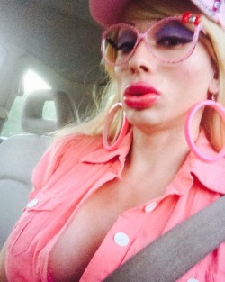 taraemory:  Driving bimbo #selfie #taraemory