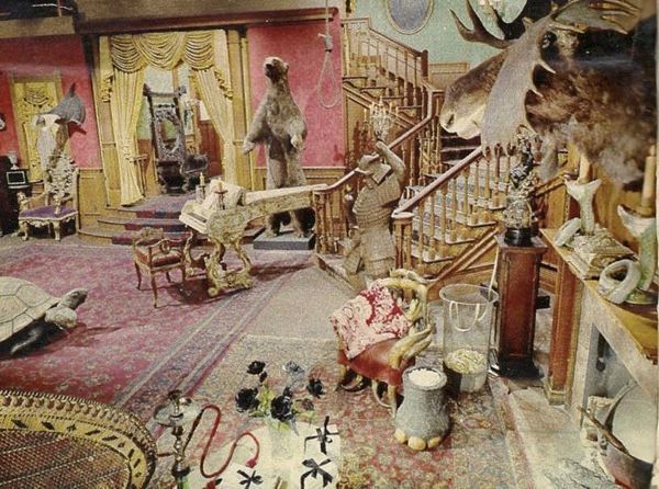 retrogasm:  The Addams Family set as it really looked in color. 