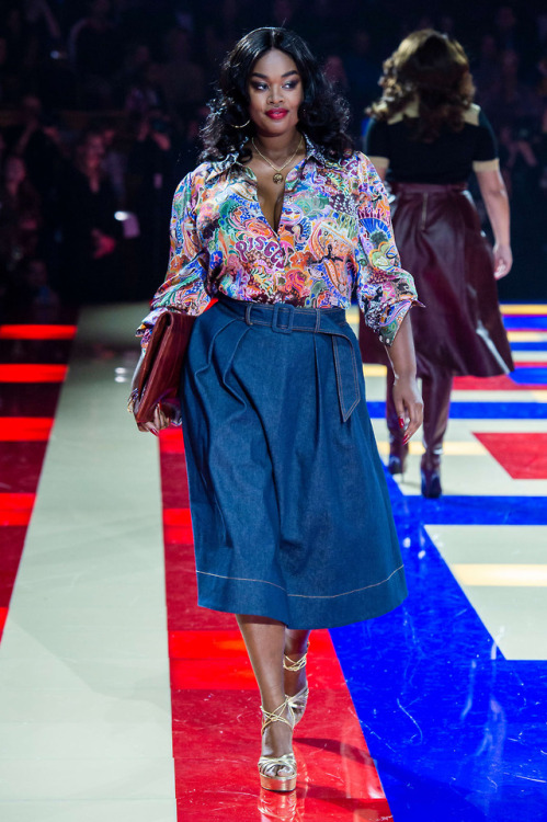 securelyinsecure:Zendaya Hosted Tommy Hilfiger Fashion Show Featuring All Black WomenZendaya present