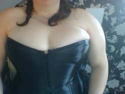 masochistic-fuck-doll:  My camera battery doesnt want to charge so i’ve taken a few with my webcam. (look at my waist though)!  Mmmmmmmmm I&rsquo;d love to tie you up and use you as my play thing your sir would be invited though . It would be absolutely