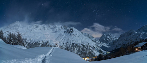 A night at Arolla by Monsieur_L on Flickr.