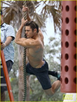   Zac Efron in “Baywatch’ set part 3 jfpb