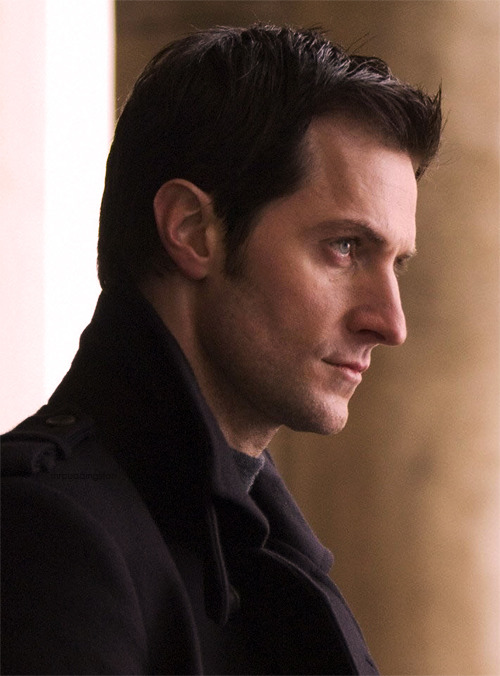 mrpuddingston:  →“I need more Richard Armitage on my dash” (147 of ?) 