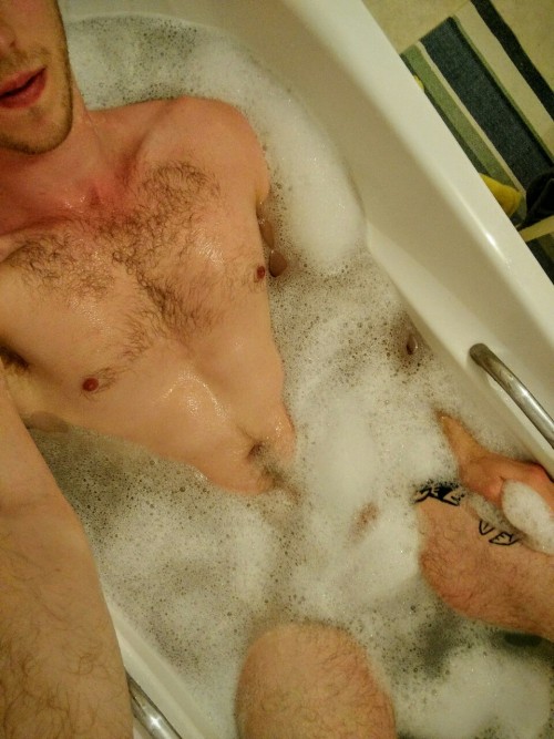 finrir:  anotherdullguy:  Why do bubbles disappear so quickly   Dutty sket