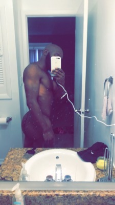 ogquan:  nobodysnigga:  Turn around.  Dark 🍫🔥.