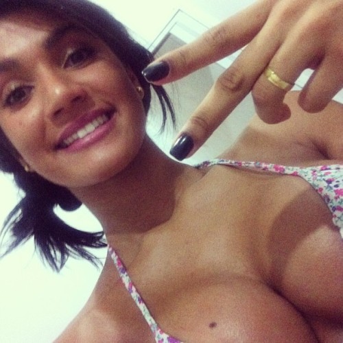 122393420:  Manu Oliveira