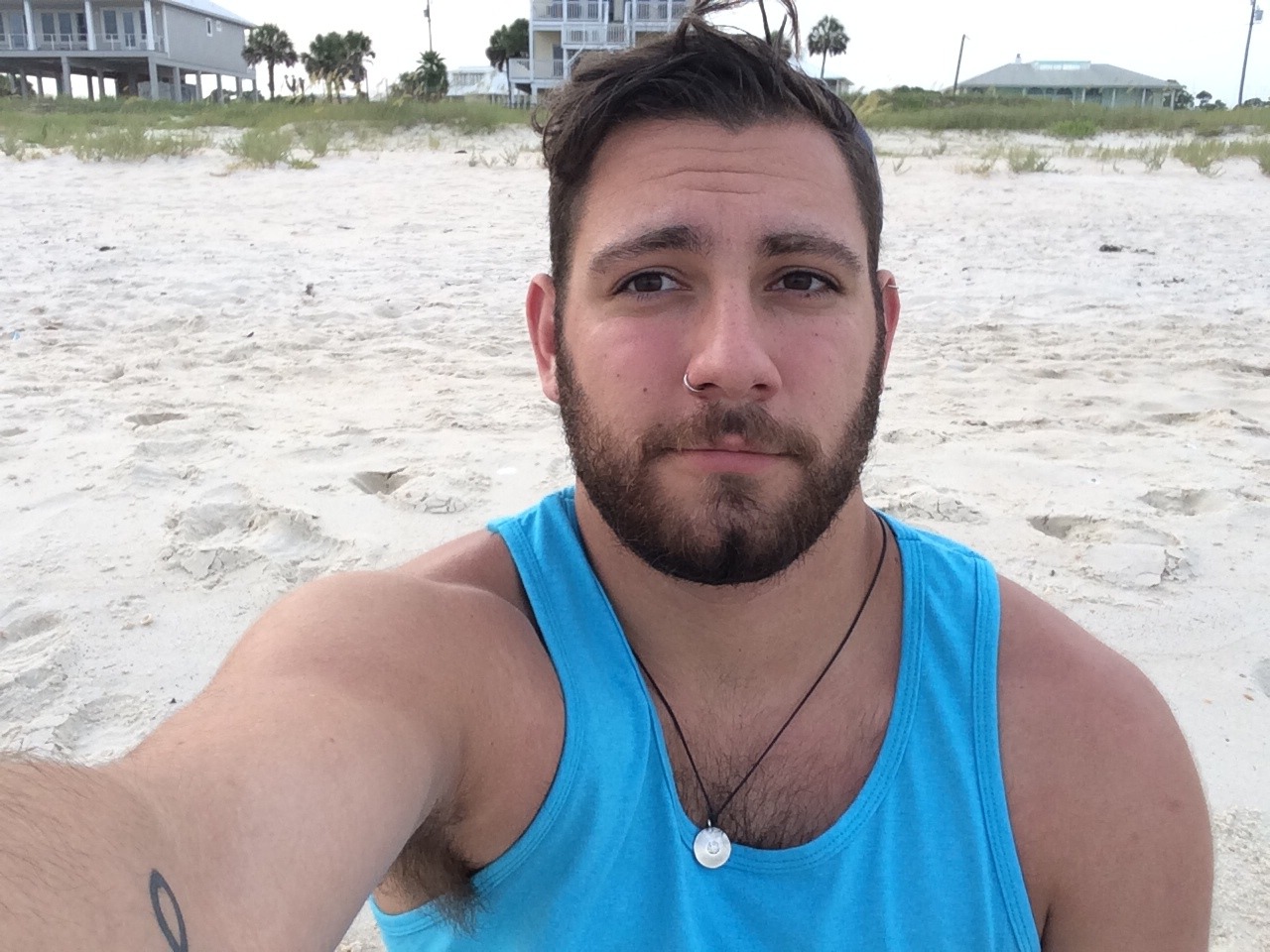 a-precis:  Beach bummin’ 