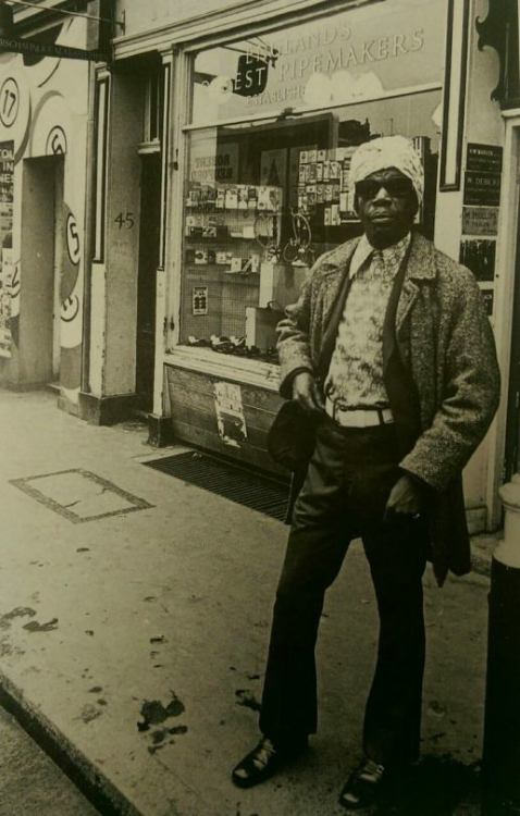 rjt4: Professor Longhair (Henry Roeland Byrd) on London’s Carnaby Street in 1973. Photo by Par