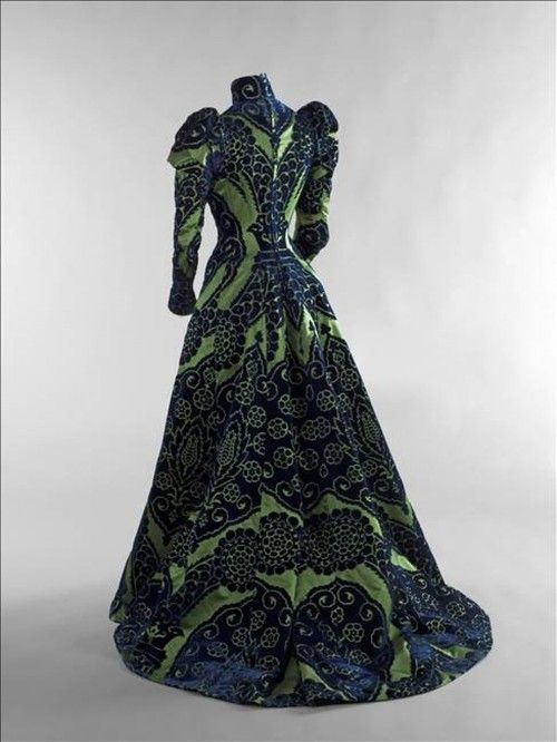 fashionologyextraordinaire:Countess Greffulhe’s Tea gown, Maison Worth, circa 1897.Saved from: www.p