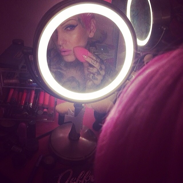 jeffreestar:  I LOVE using my @beautyblender to put on foundation and concealer 😁💗