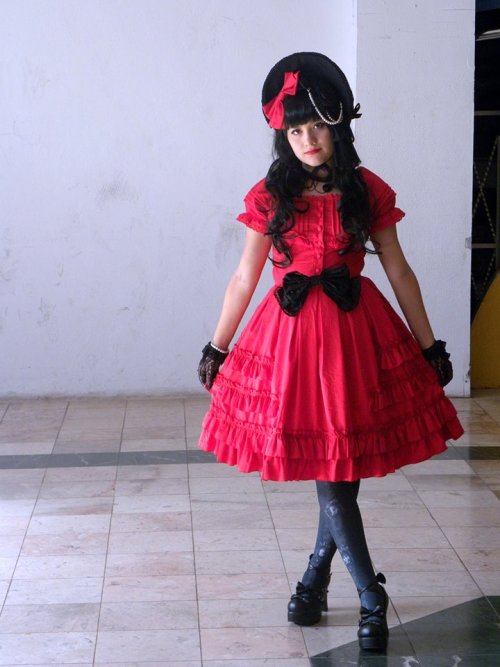 fuckyeahbodyline:my classic-goth coord, ALL OFFBRAND <3