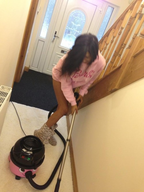 dolled-up-docile-beer-fetcher:  Told my dimwit to clean my appartment  I even gave her a vaccum clea