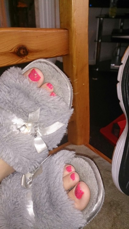 feetking83:  Sexy slippers