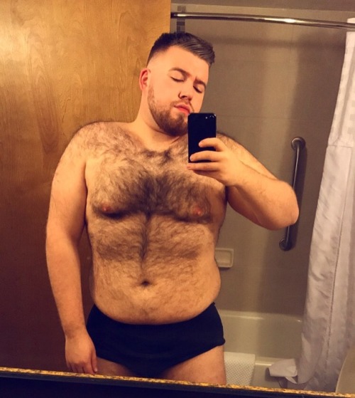 chubbyhairybear: I’m in Vegassssss! Get me to happy hour