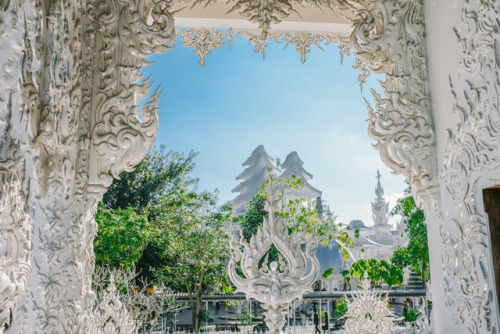 bettersss:The intricate Wat Rong Khun @ Chiang Rai in Thailand