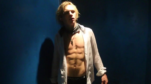 boytrappedinthcloset:  Ross Lynch shirtless, bulge, dick outline and ass