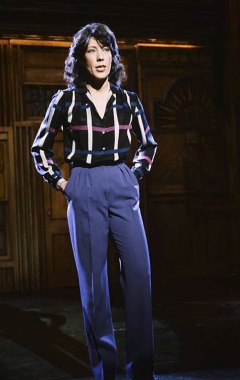 lily–tomlin:Lily Tomlin hosting Saturday Night Live (1983)