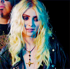 fantasticmomsen-blog:   I am a female and I’m psyched that people are liking it.