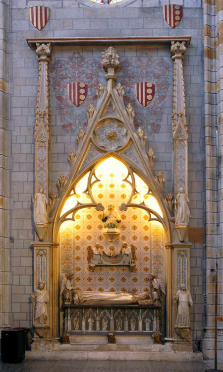 venicepearl:Tomb of Elisenda de Montcada Elisenda de Montcada (c. 1292 – 19 June 1364) was que