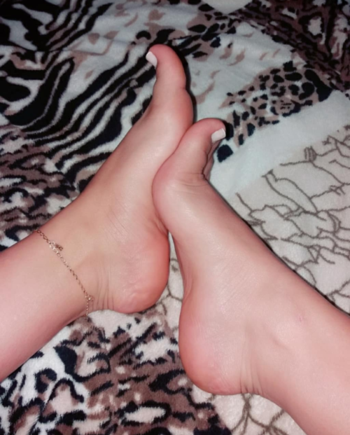 Cute feet girl