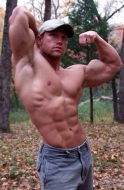 musclesart:     He&rsquo;s so desperate to please his Owner.