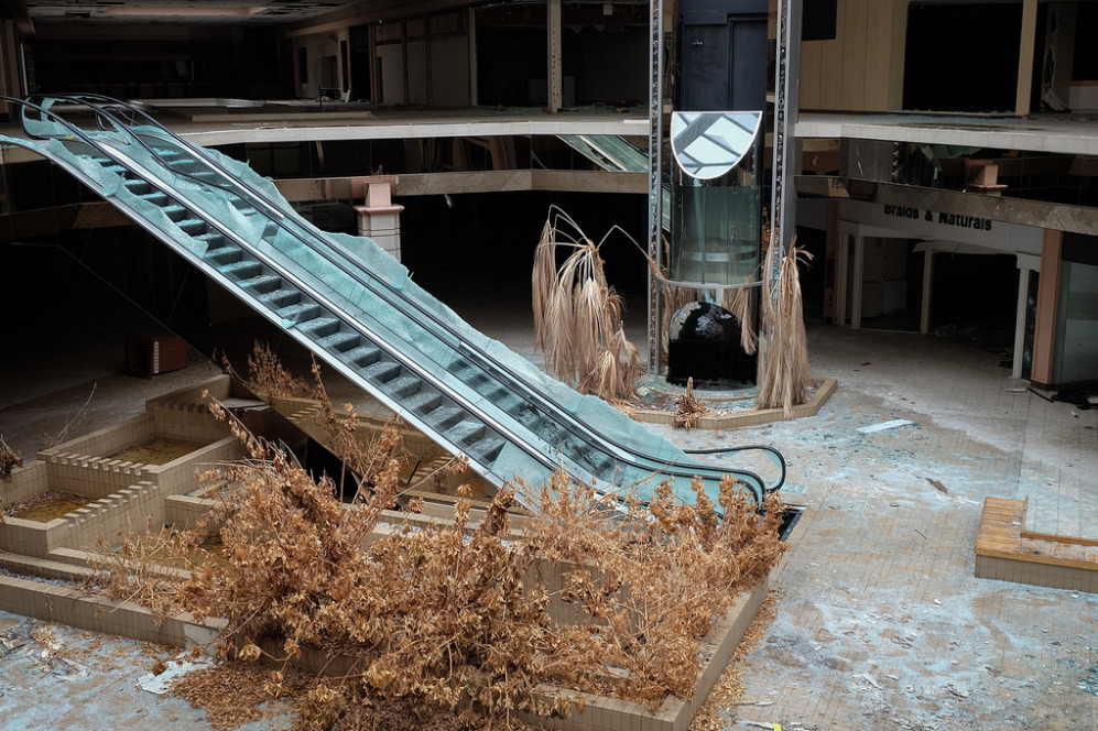 terrifiantus:  Photos taken in Rolling Acres, an abandoned mall in Akron, Ohio. This