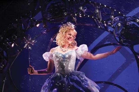 charlindafied:British Glinda’s in the bubble dress!