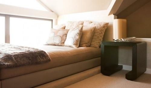 ice-cream-in-the-rain: Something about bedrooms with little hidden away nooks or split levels just r