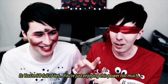 amazinqphil:Dan &amp; Phil blindfolded makeup challenge