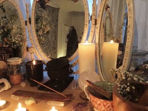 georgiaroisin: Evening setup  • instagram.com/georgiaroisin •