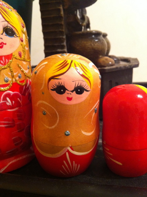 cool-in-a-wtf-way: im fucking crying my therapist has these little mamushka dolls