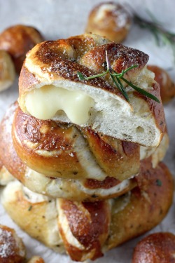 losinginches:  do-not-touch-my-food:    Mozzarella Stuffed Rosemary and Parmesan Soft Pretzels     Oh my fucking god