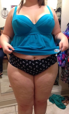 straddlingtheline:  i just love swimsuit season, don’t you?