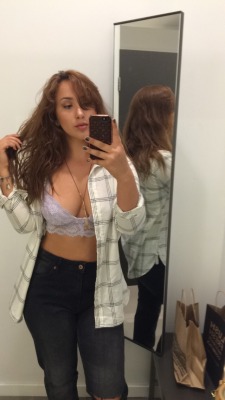 eyebrowqueenwbu:  Dressing rooms are the place(s) for selfies