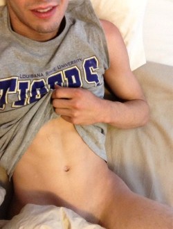 southernfratguy:  SouthernFratGuy • Me • InstaShowOffs