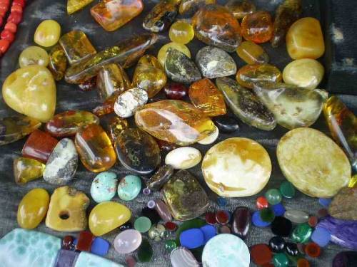 Products made of polished minerals and stones offered for sale during Lwóweckie Lato Agatowe (Lwowek