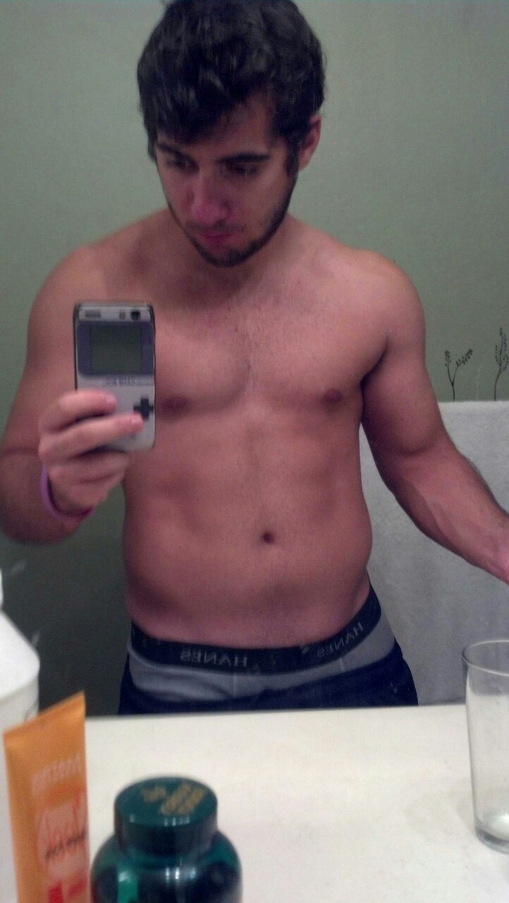theshirtlesslifter:  Selfie alert. 
