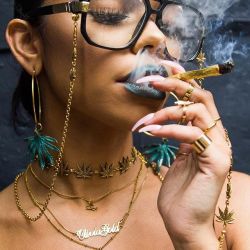 Thedailychief:  Bad Girls Or Ganja Girls I Love Them All! 💚😍👸📷: Instagram.com/Oliviag0Ld