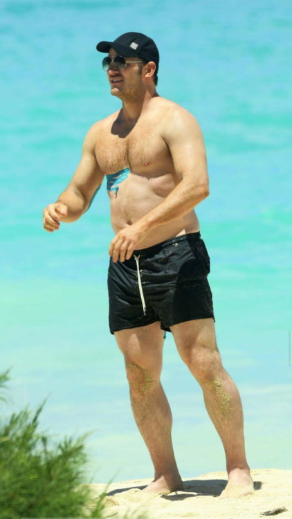 darkhorse2231:  Chris Pratt is becoming a daddy bear and I FUCKING LOVE IT!!!! I wanna just sleep somewhere curled up in his strong burly arms during a rain storm and relax with the idea he’ll protect me from whatever dangers there may be. *Licks Phone