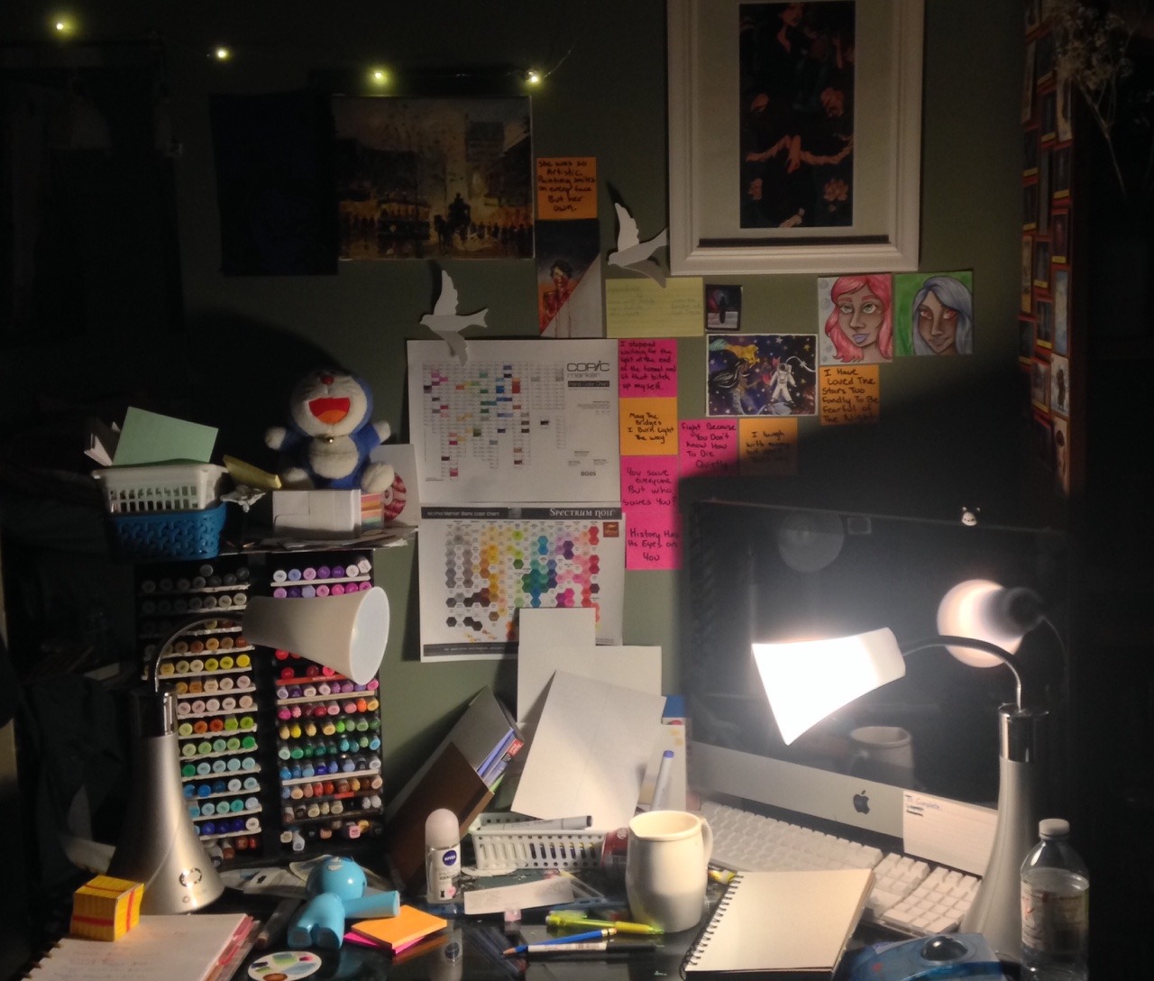 emarraharts: “My desk is messy to say the least ”