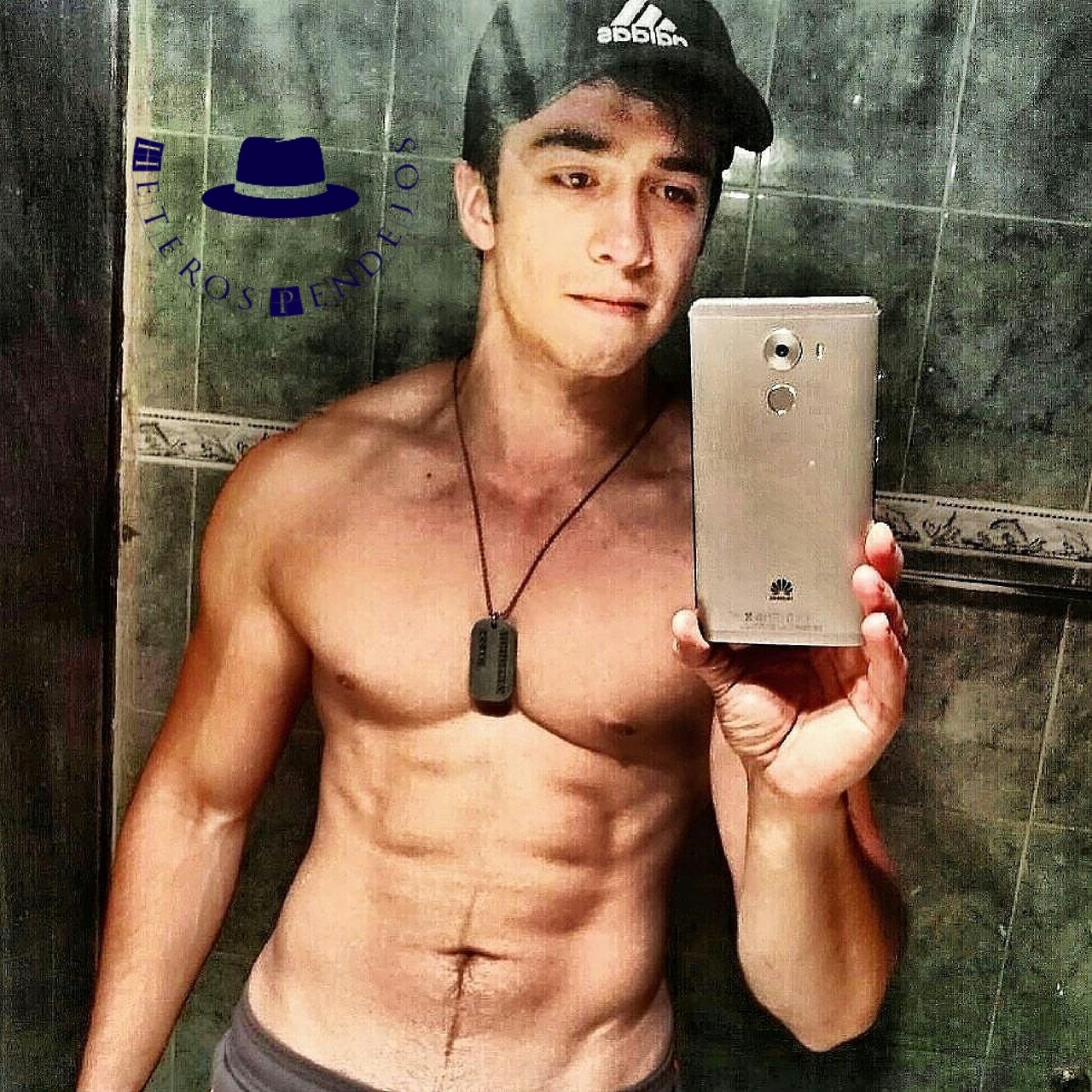 empireofdickblog:  Hetero mamado de gym.         Reblog para mas. ❤