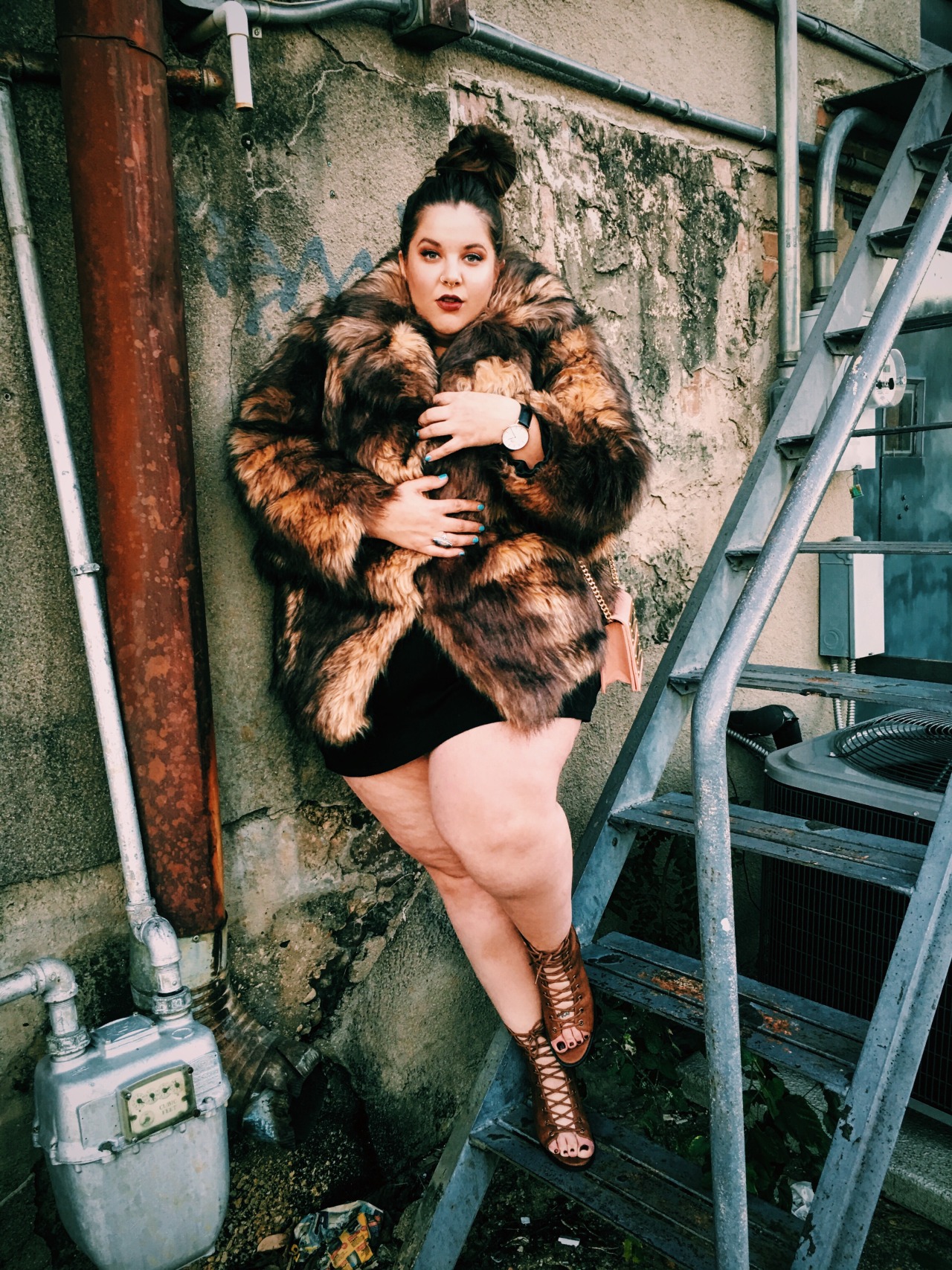 nataliemeansnice:  muppet grunge winter, part two.    big ass lush faux fur coat: