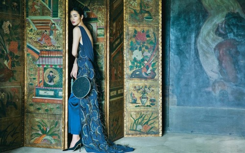 Liu Wen in Harper’s Bazaar China December 2015 by Sun Jun. Fonte : www.fashiongonerogue.com ,